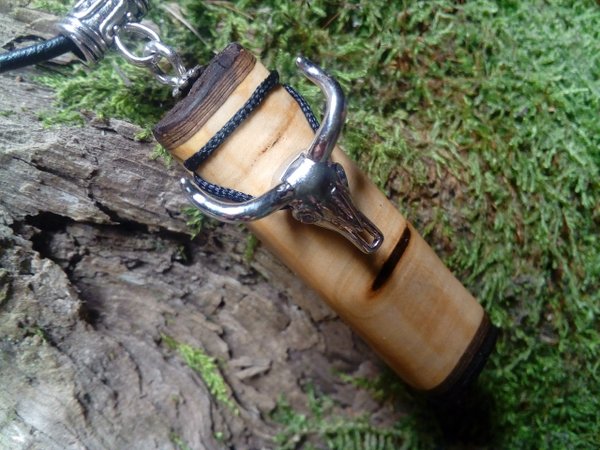 Amulett aus Birnenholz mit Longhorn - Natur-