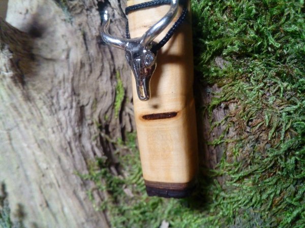 Amulett aus Birnenholz mit Longhorn - Natur-
