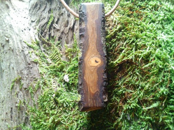 Amulett aus Birnenholz   - Der Baum-
