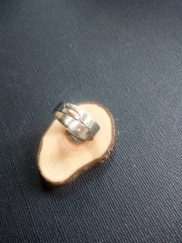Ring aus Vogelbeerenholz