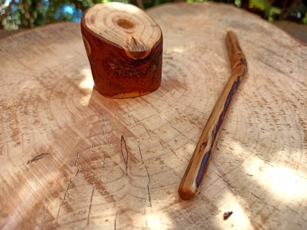 Nachhaltiger Kugelschreiber aus gefallenen Holz