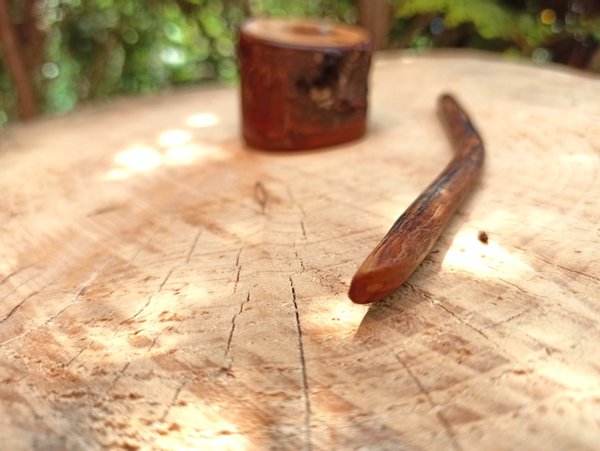 Nachhaltiger Kugelschreiber aus gefallenen Holz