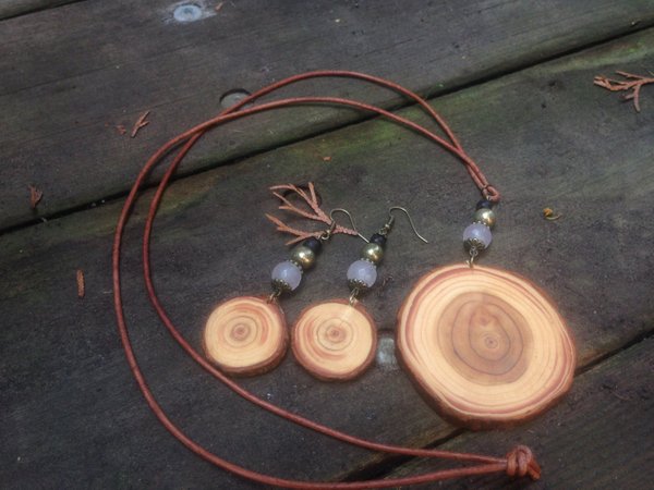 Ohrringe und Amulett aus Lärche "Pure Lebensenergie"